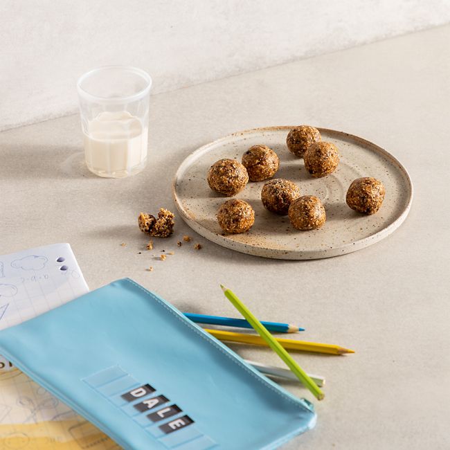 Date & Muesli Balls
