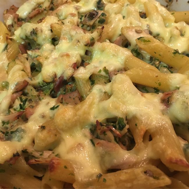 Creamy Mushroom Bacon & Chicken Pasta Bake