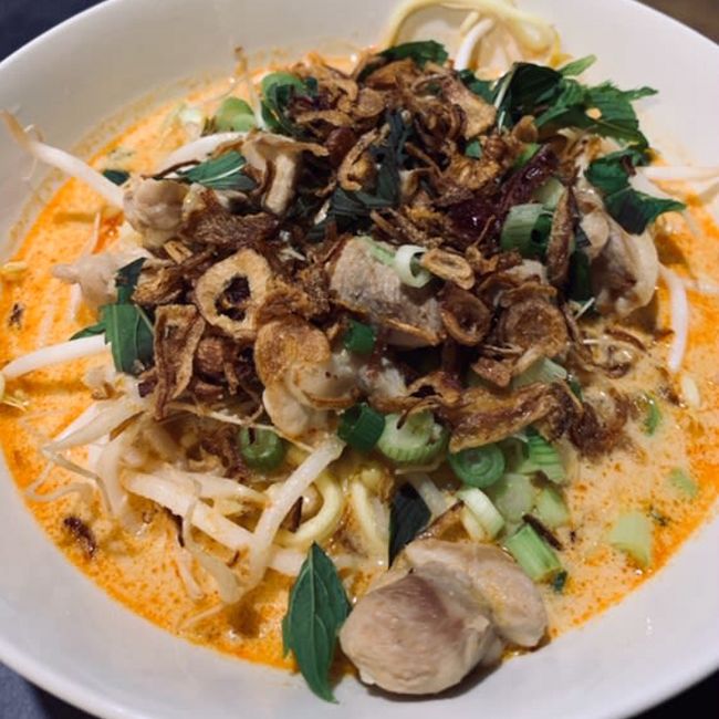 Chicken or Prawn Laksa