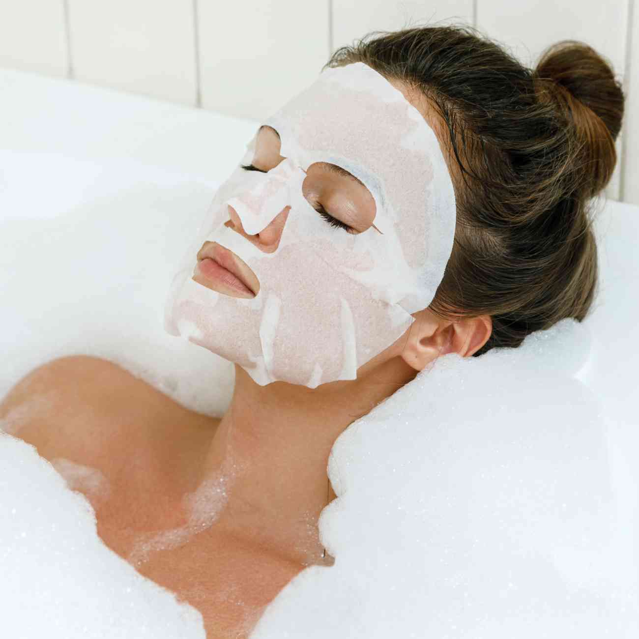 Relaxing bath with foam and serenity
