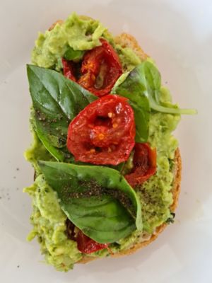 Avocado toast with pesto & roasted Roma tomatoes