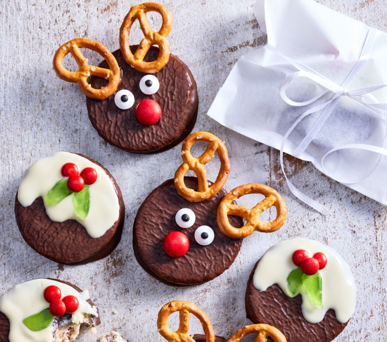 Wagon Wheel Christmas Decorating Ideas Shelly Lighting