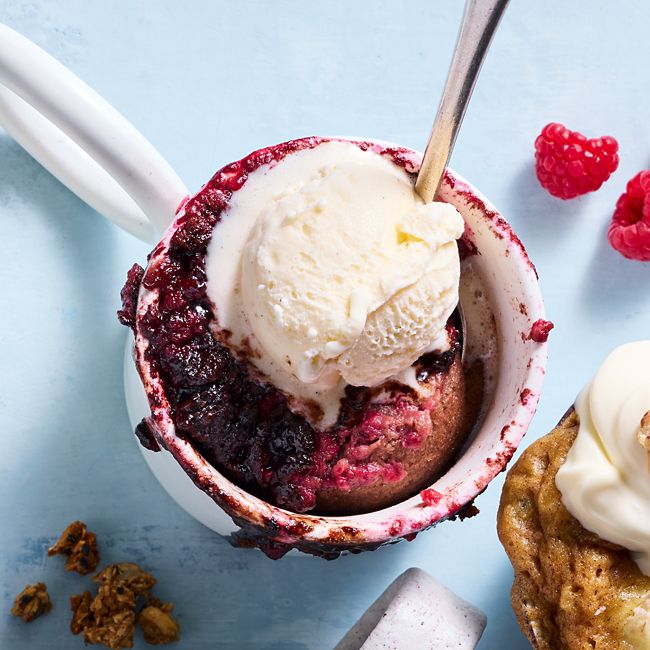 Chocolate-raspberry Self-saucing Mug Cake