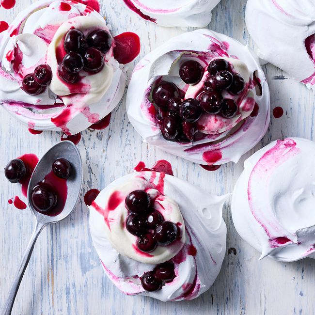 Vanilla Meringues with Blueberry Compote