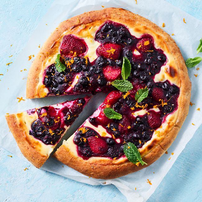 Mixed Berry Cheesecake Pizza