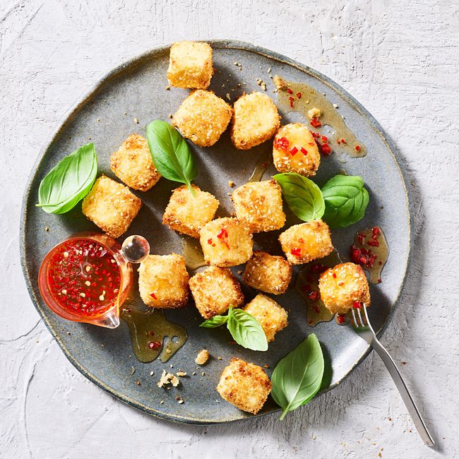 Air-fryer Haloumi Bites with Chilli Honey Sauce 