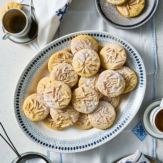 Kourabiedes (Greek Sugar Biscuits)
