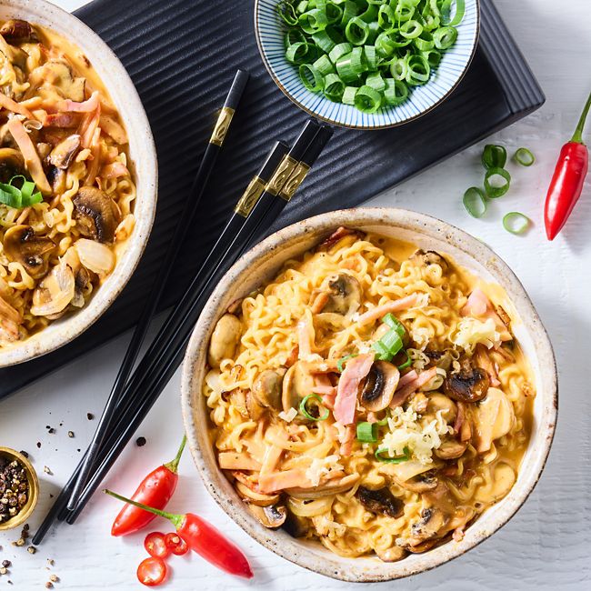 Cheese & bacon spicy ramyun stir-fry