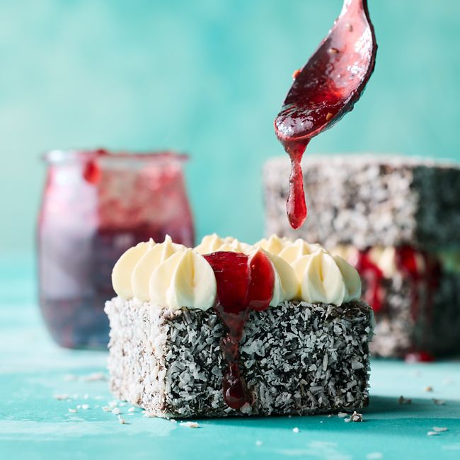 Coconut cream lamingtons