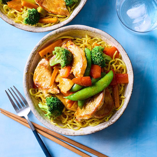 One-pan chicken chow mein noodles