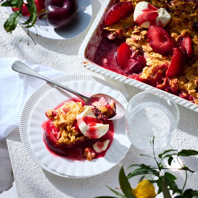Almond crisp & roasted plums