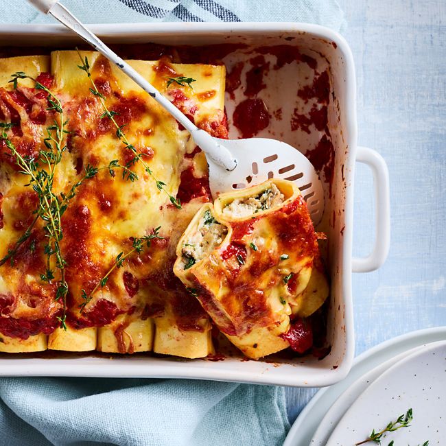 Chicken & spinach lasagne roll-ups