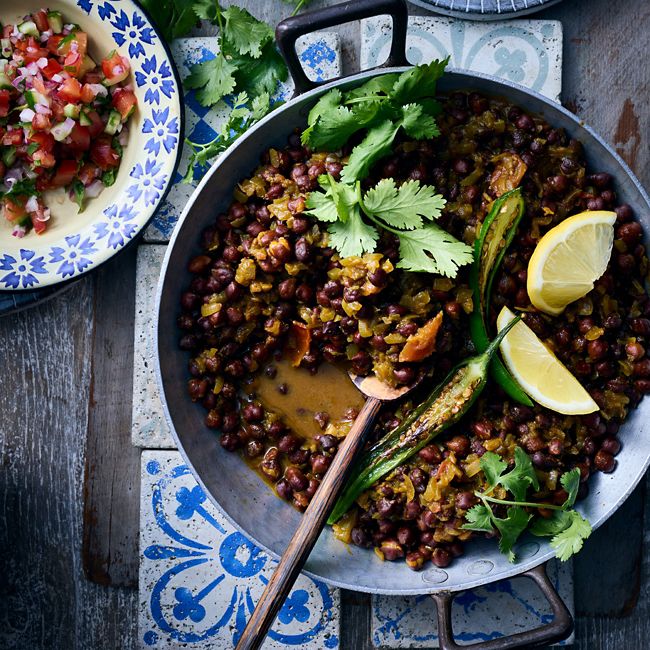 Chola bhuna (sautéed black chickpeas)