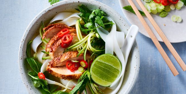 Easy chicken phở 