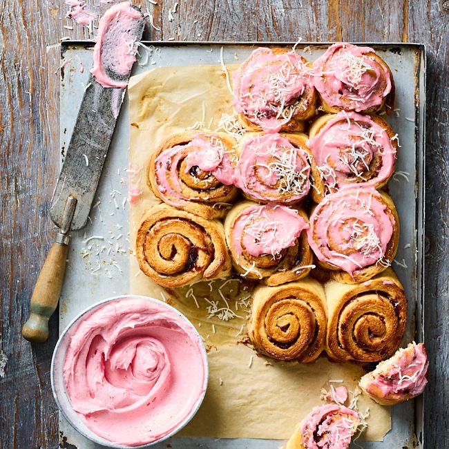 Finger bun scrolls