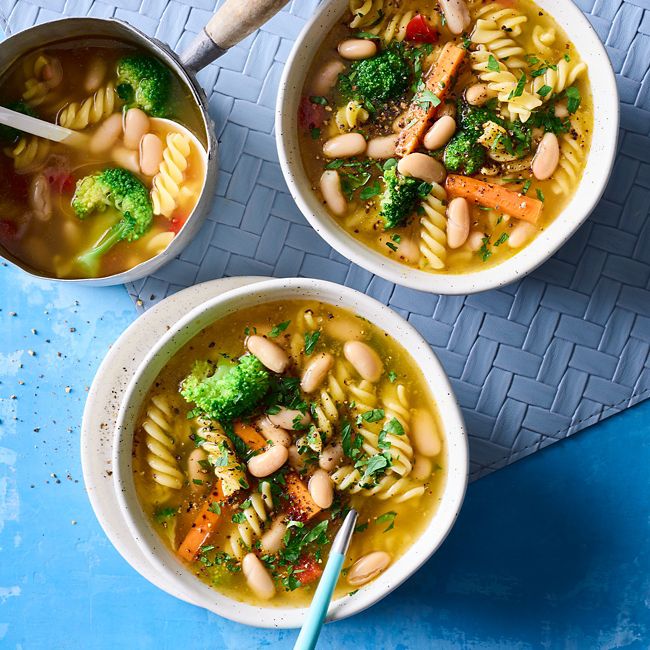 Quick vegetable & bean soup
