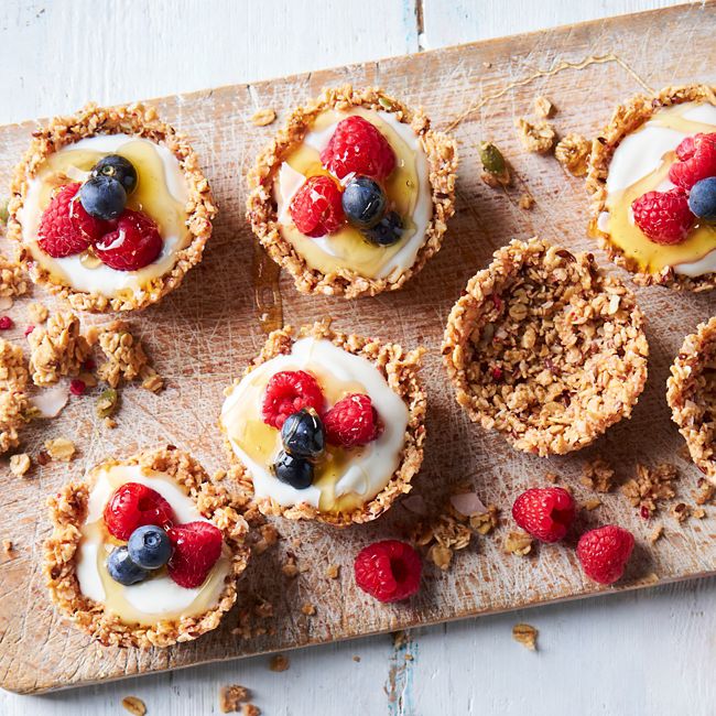 Raspberry granola yoghurt cups