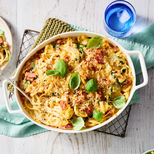 Creamy fettuccine & bacon bake