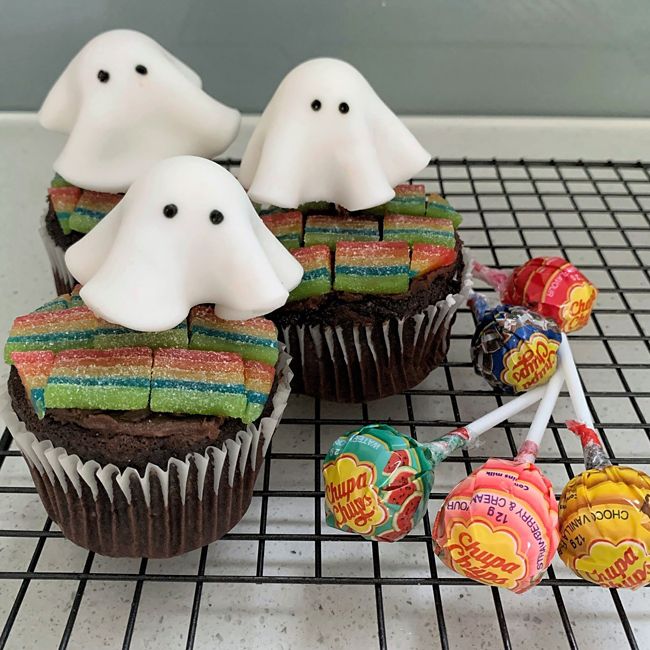 Floating Ghost Cup Cakes