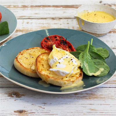 Hollandaise Sauce with Poached Eggs
