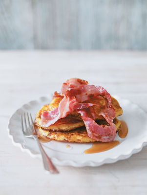 American Buttermilk Pancakes With Bacon & Maple Syrup