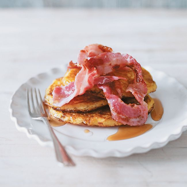American Buttermilk Pancakes With Bacon & Maple Syrup