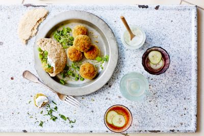 Quinoa Falafel With Mint Yogurt Sauce