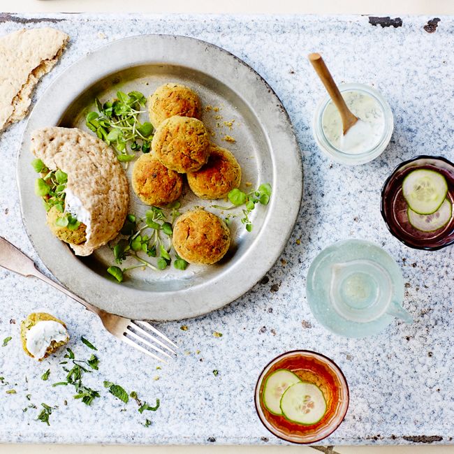Quinoa Falafel With Mint Yoghurt Sauce