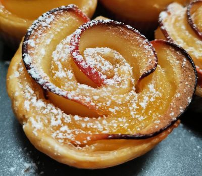 Apple rose pie