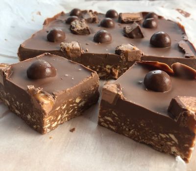 Mars bar and malteser slice
