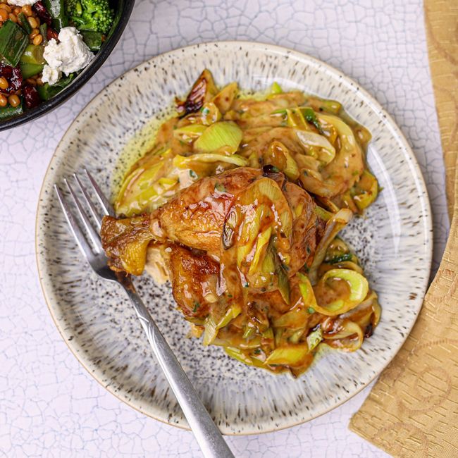 Juicy Slow Cooked Honey Mustard Chicken