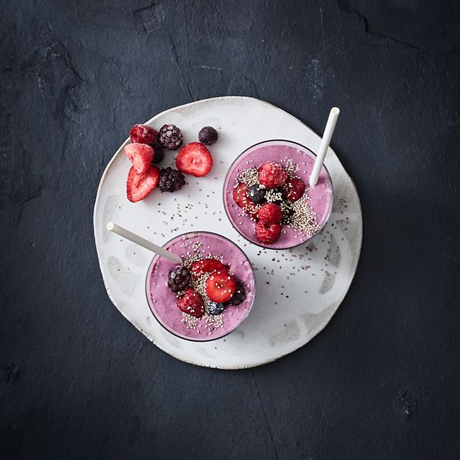 Mixed berry & chia smoothies