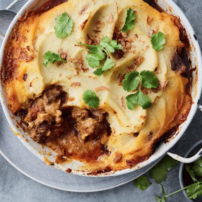 Massaman beef, onion & potato pie