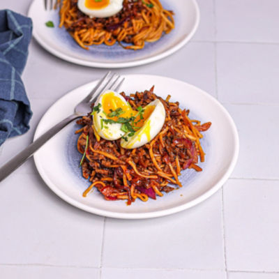 Minced Beef Mee Goreng with Red Onion