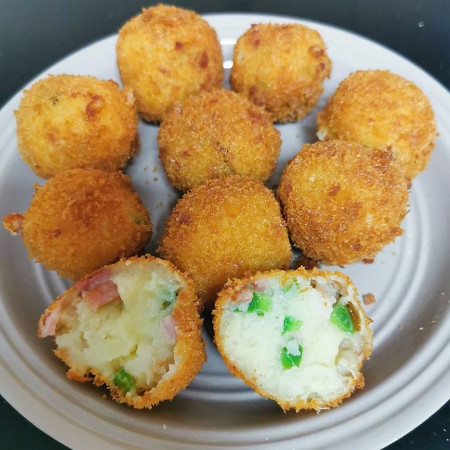 Cheesy Jalapeno Bacon Balls