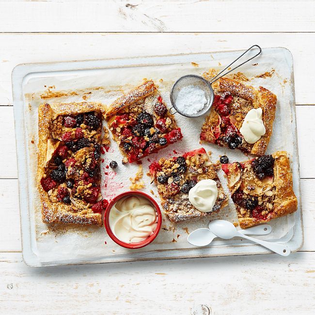 Pampas Fruit Bowl Crumble Tart 