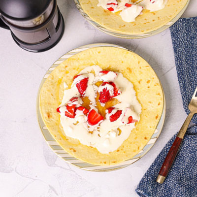 Pancakes with Strawberries & Vanilla Yoghurt