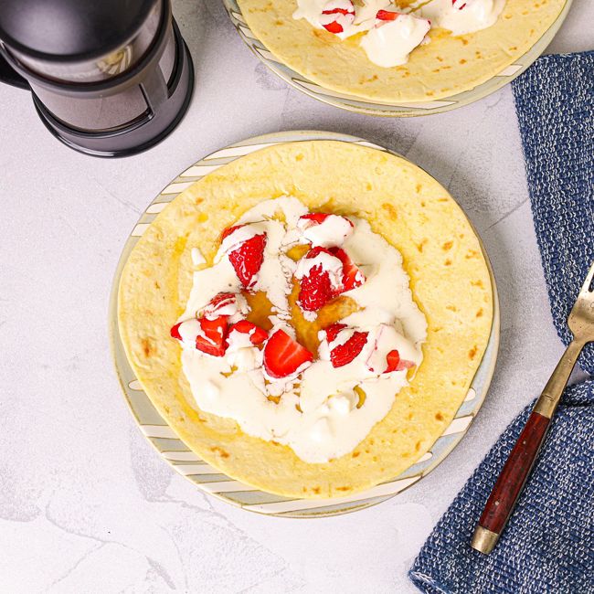 Pancakes with Strawberries & Vanilla Yoghurt