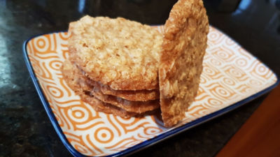 Thin and Crispy Oat Cookies