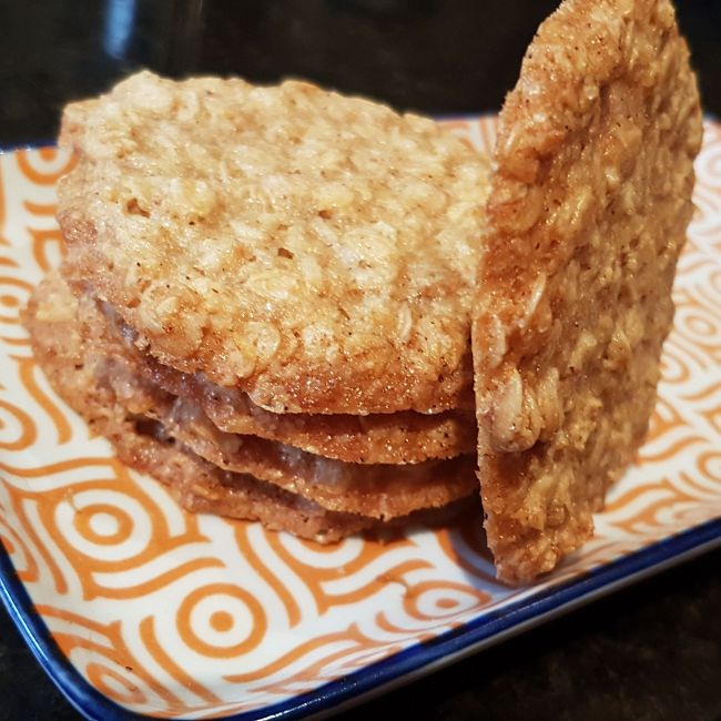 Thin and Crispy Oat Cookies
