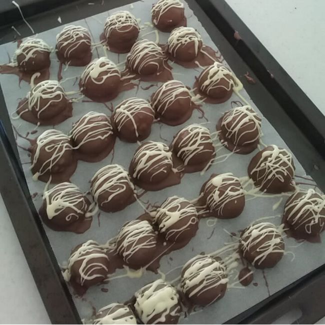 Easy Cookies & Cream Truffles
