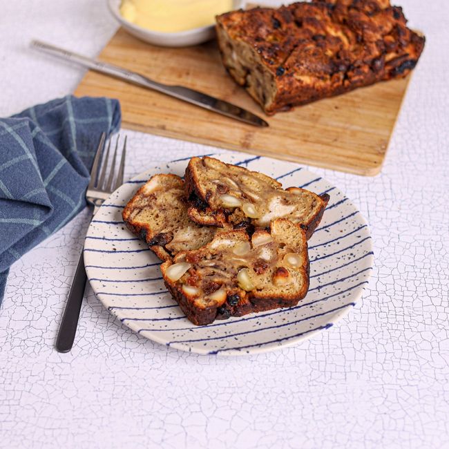Pudina Tal-Hobz with Raisins & Macadamia Nuts