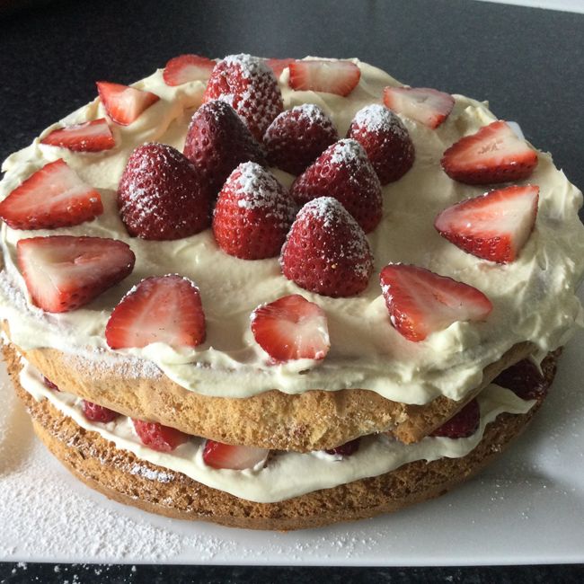 Extra Strawberry Sponge Cake