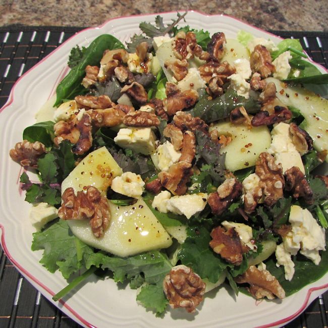 Apple Feta Salad Leaves with Toasted Walnuts