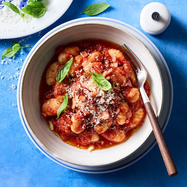 Quick gnocchi with basil, garlic & black pepper sauce