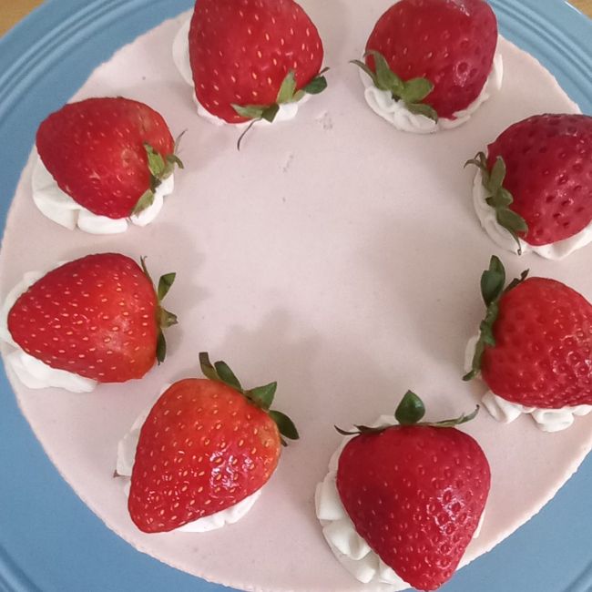 Basque Cheesecake with Strawberry Mousse
