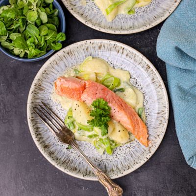 Salmon with Creamy Leeks & Peas