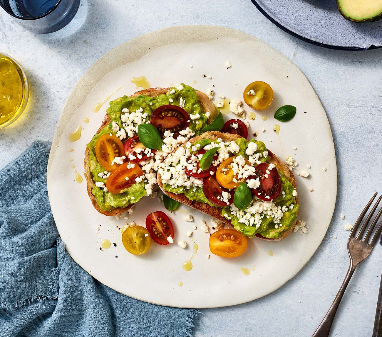 https://foodhub.scene7.com/is/image/woolworthsltdprod/smashed-avo-and-crumbled-fetta-on-toast:Mobile-1300x1150
