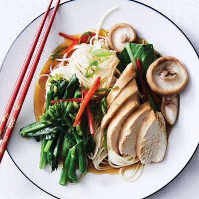 Soy sauce chicken with noodles 