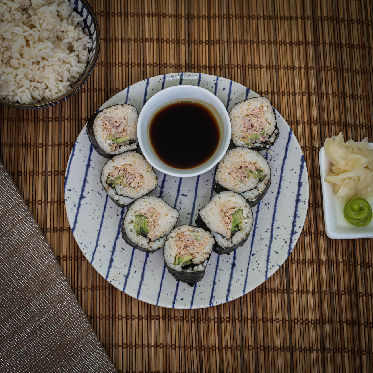 Spicy tuna and salmon sushi rolls recipe - Japan Centre